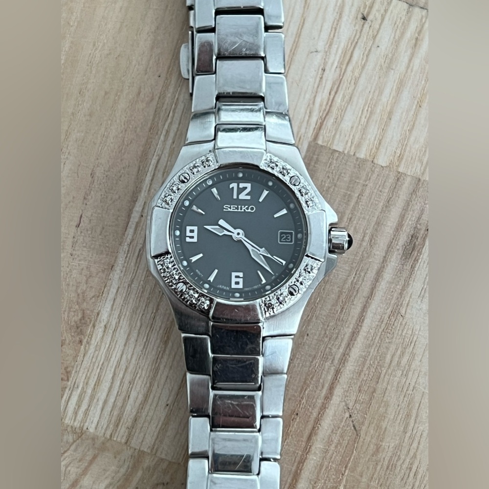 Seiko Coutura Ladies Watch RARE Diamonds Black Pearl Dial Stainless Bracelet - Picture 7 of 17